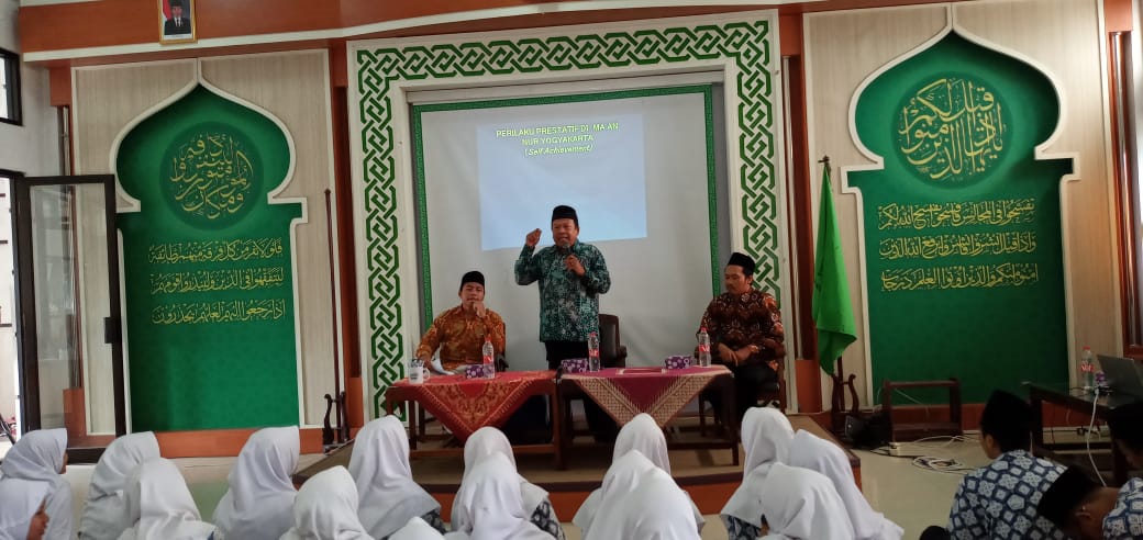 Dosen IIQ An Nur Memberikan Motivasi Belajar Kepada Siswa-Siswa MA Al Ma’had An Nur