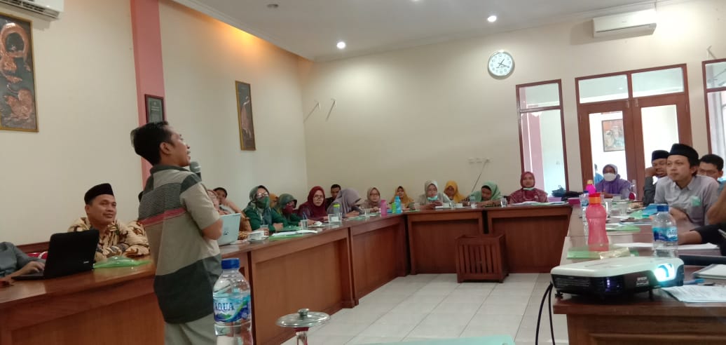 Rektor IIQ An-Nur Menjadi Narasumber Pelatihan Riset di INISNU Temanggung