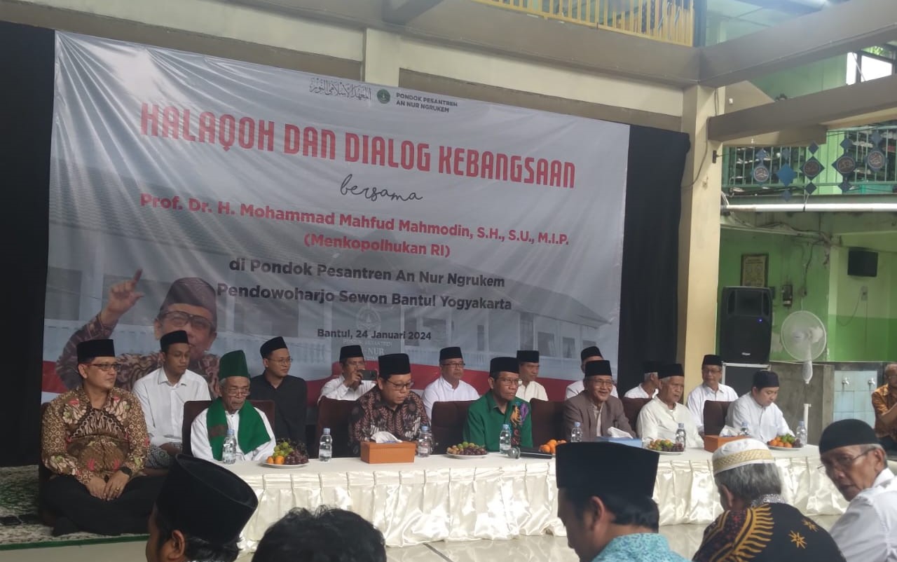 Halaqah dan Dialog Kebangsaan di PP. An Nur Ngrukem, Mahfud MD: Pemimpin itu Tidak Minta Dipilih