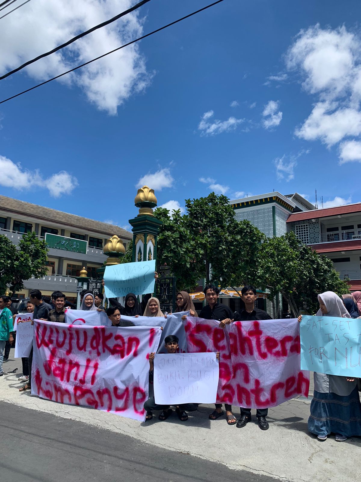 Ganjar Pranowo Kunjungi Kampus IIQ An Nur Yogyakarta, Mahasiswa Minta Dialog