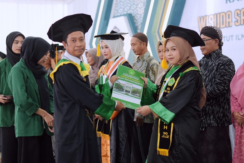 DSC 8105 - Dari Gubukrubuh ke Panggung Prestasi: Kisah Inspiratif Anma Rivalda Ma’sum, Wisudawan Terbaik IIQ An Nur Yogyakarta yang Hafal al-Qur’an 30 Juz