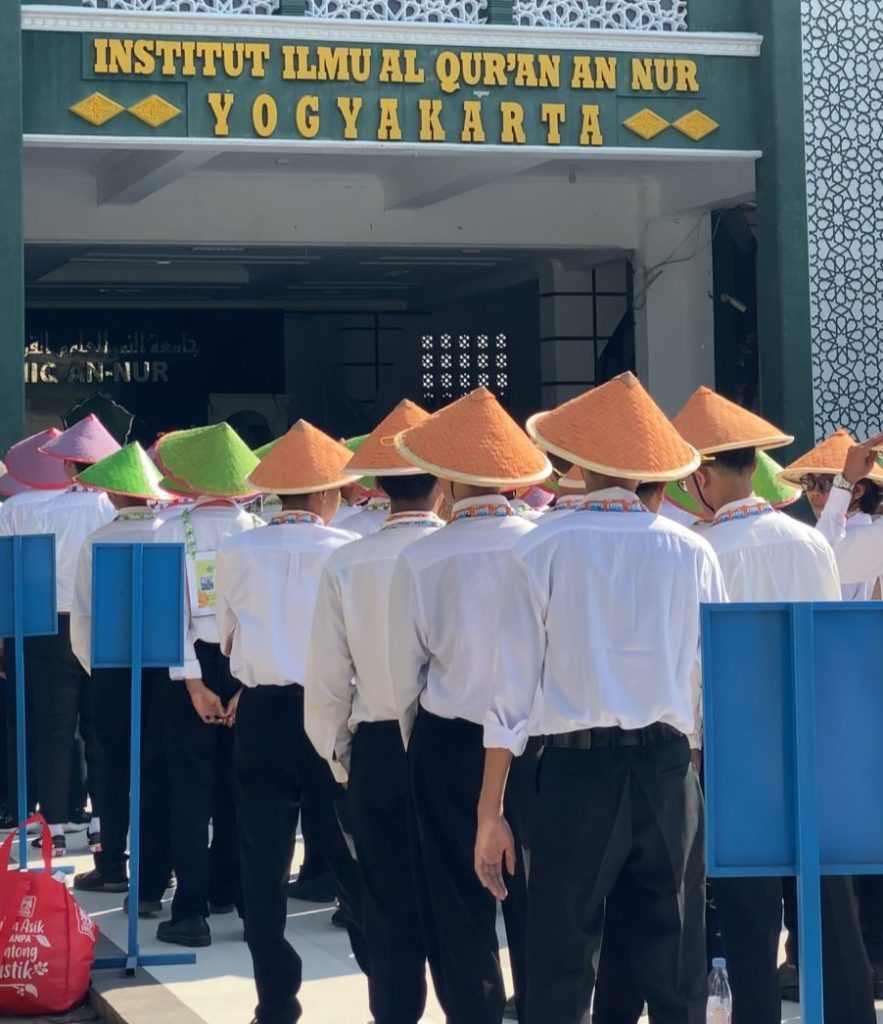 WhatsApp Image 2025 09 23 at 16.53.09 1 - 178 Mahasiswa Baru IIQ An Nur Yogyakarta Nyatakan Ikrar pada Pembukaan PBAK AKSARA 2025