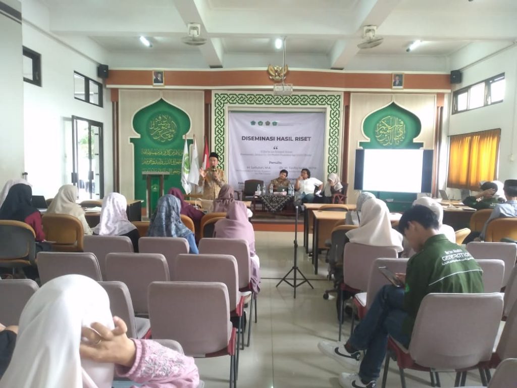 Pak taufiq WhatsApp Image 2025 11 13 at 14.36.08 1 - “Melihat Terang dalam Gelap”: Sebuah Eksposisi atas Model Penafsiran Heterodoksi Tarbawiyah dari Direktur Pascasarjana IIQ An Nur Yogyakarta