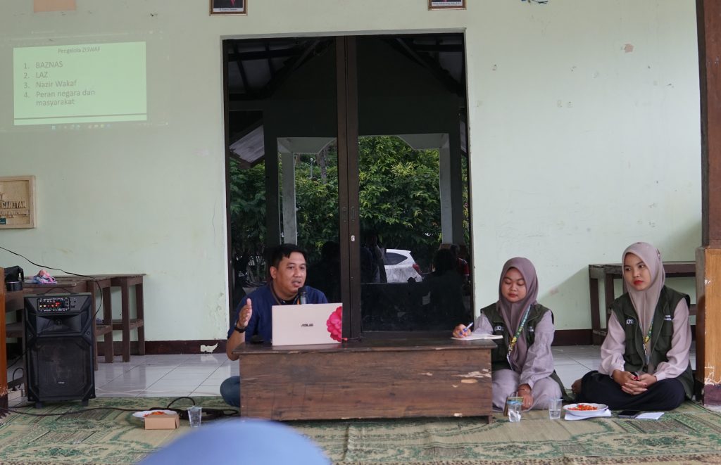 Literasi ZISWAF di GK - Mahasiswa KKN IIQ An Nur Yogyakarta Gencarkan Edukasi ZISWAF di Gunungkidul