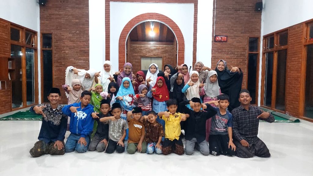 WhatsApp Image 2026 01 19 at 15.20.54 - Mahasiswa KKN Kelompok Bulurejo Ciptakan Inovasi Pembelajaran TPQ di Gunungkidul