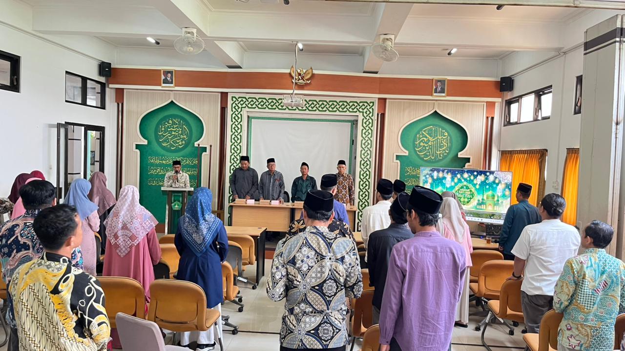 Syawalan 1447 H, Keluarga Besar IIQ An Nur Yogyakarta Silaturahmi ke Dzurriyah KH. Nawawi Abdul Aziz