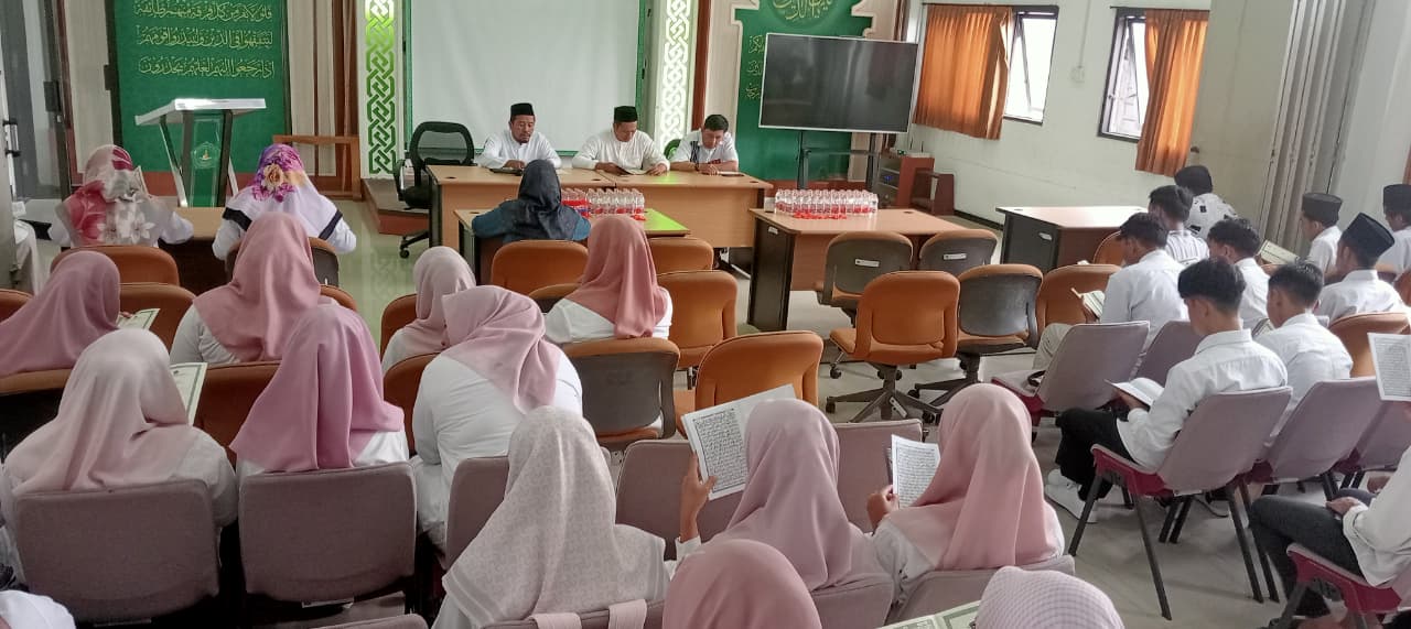 FEBI IIQ An Nur Yogyakarta Gelar Khataman Al-Qur’an dan Ikrar Syawalan Sambut Semester Genap 2025/2026