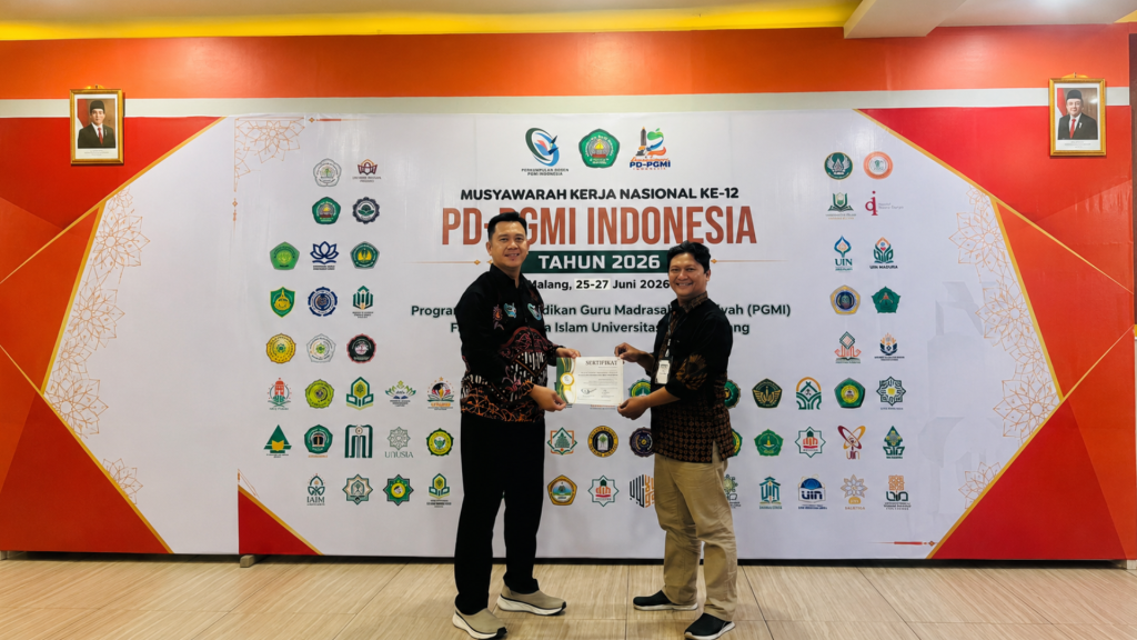 Foto untuk Berita Website 1 - Kaprodi PGMI IIQ An Nur Yogyakarta Raih Penghargaan Dosen Teladan Nasional 2026