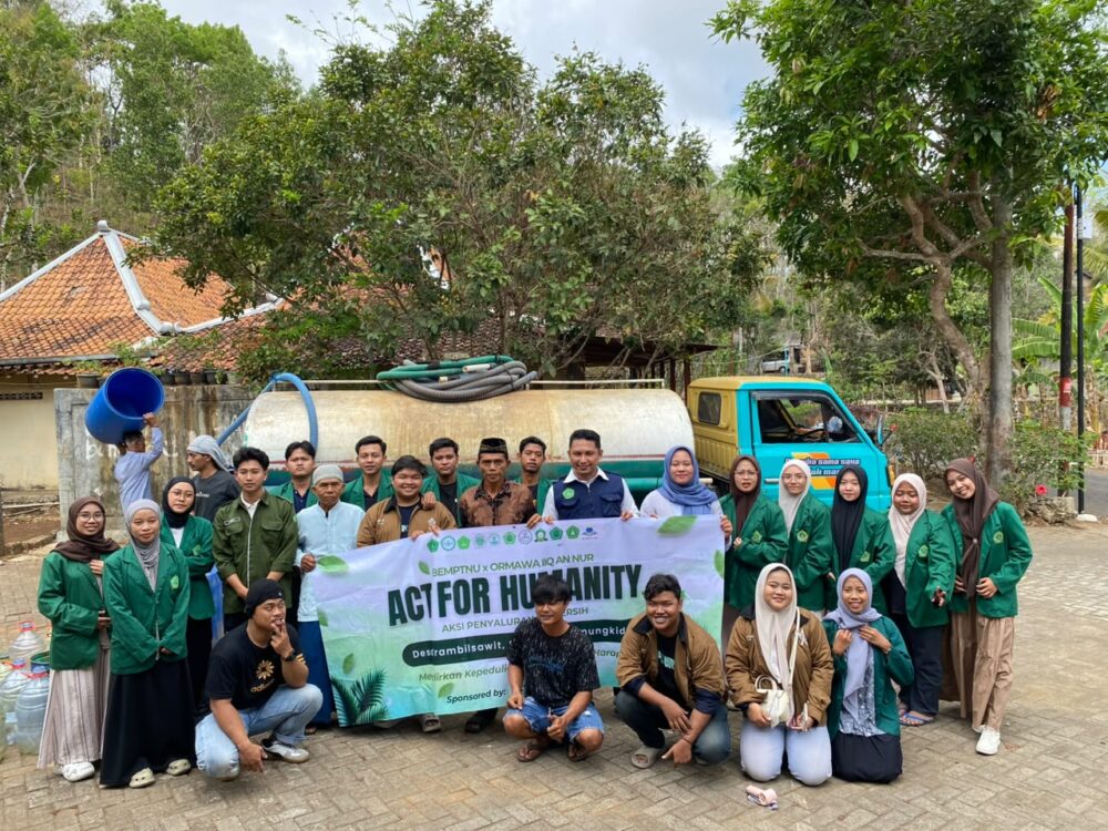 DEMA IIQ An Nur Yogyakarta dan BEM PTNU Salurkan 75.000 Liter Air Bersih ke Gunungkidul